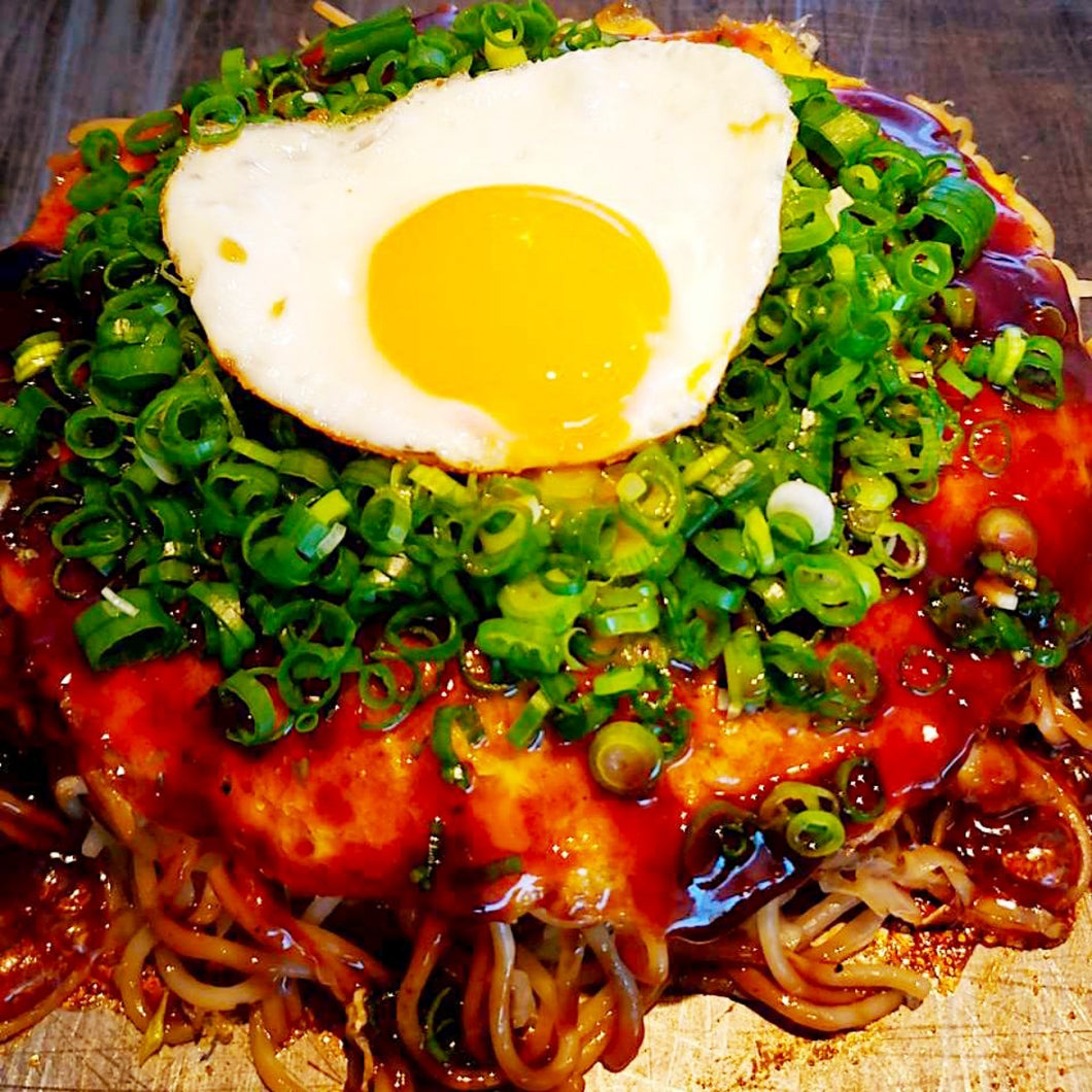 広島風お好み焼き-月見ねぎ / Okonomiyaki of Hiroshima style -Tsukimi egg ＆Green onion-